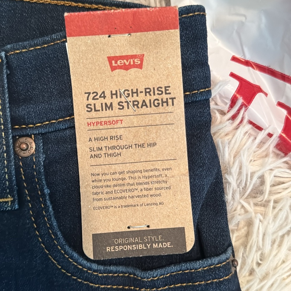 Levi’s 724 high rise slim straight jeans - Picture 6 of 9